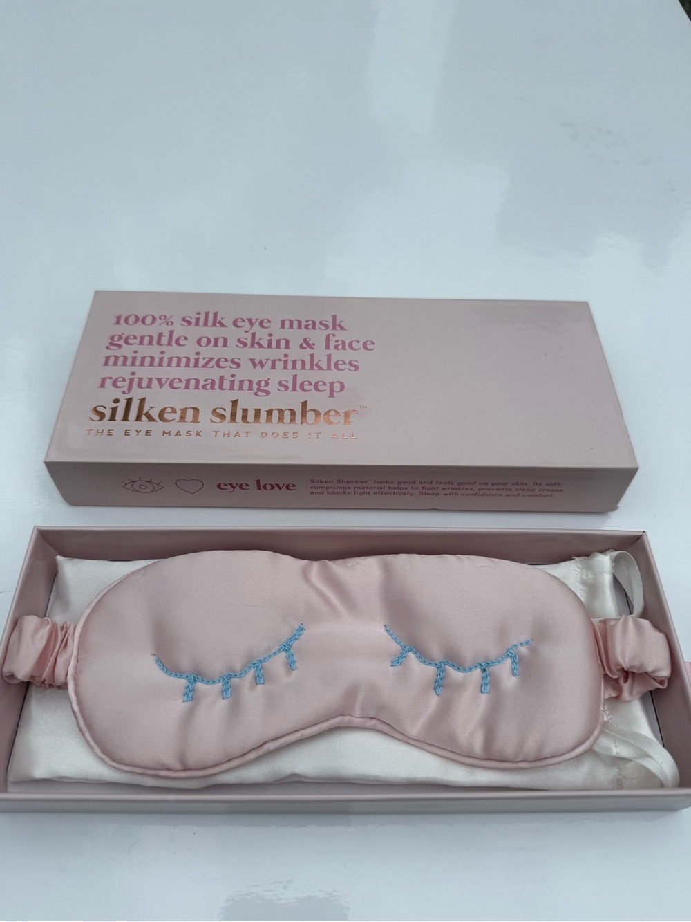 100% Silk Sleep Mask in Blush Pink